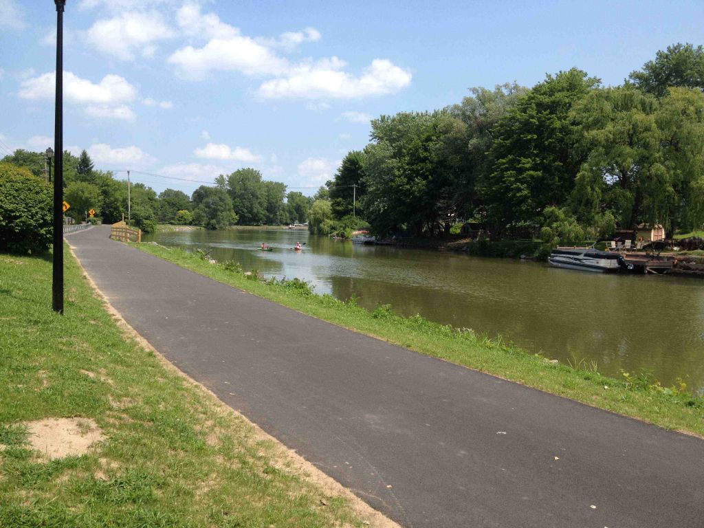 05-Kayacks-On-The-Erie-Canal-West-Of-Fairport