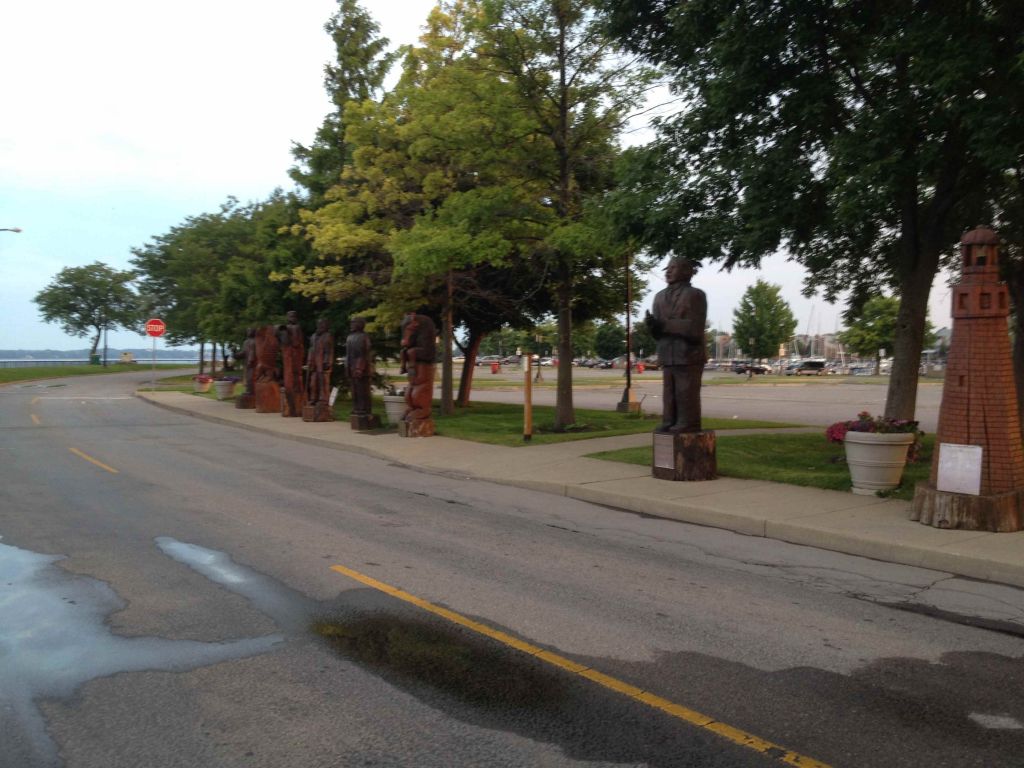 10-Carved-Images-Of-Historical-Figures-At-Erie-Basin-Marina